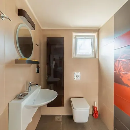 Villa Manu, A Fair Living *