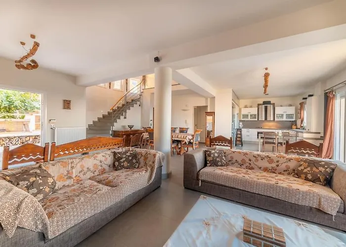 Manu, A Fair Living Херсониссос