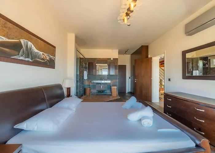 Manu, A Fair Living *