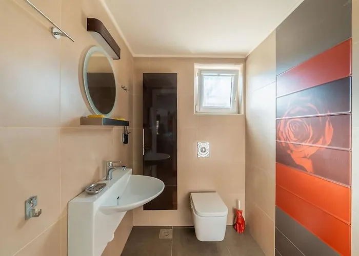 Вилла Manu, A Fair Living *