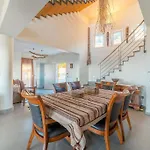 Villa Manu, A Fair Living *