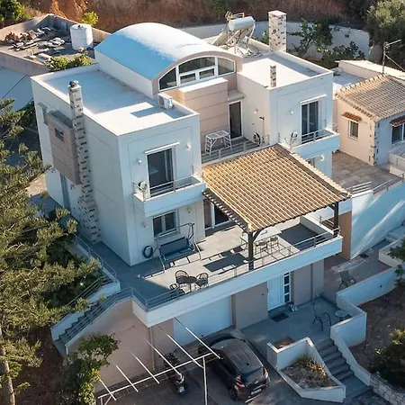 Villa Manu, A Fair Living *