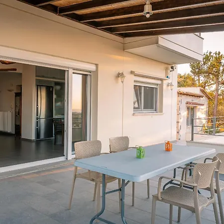 Villa Manu, A Fair Living