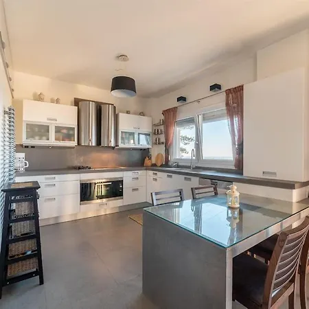 Manu, A Fair Living *