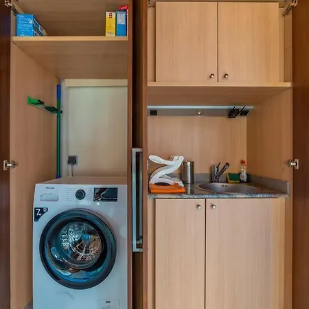 Manu, A Fair Living Χερσόνησος