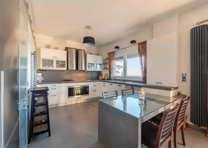 Manu, A Fair Living *