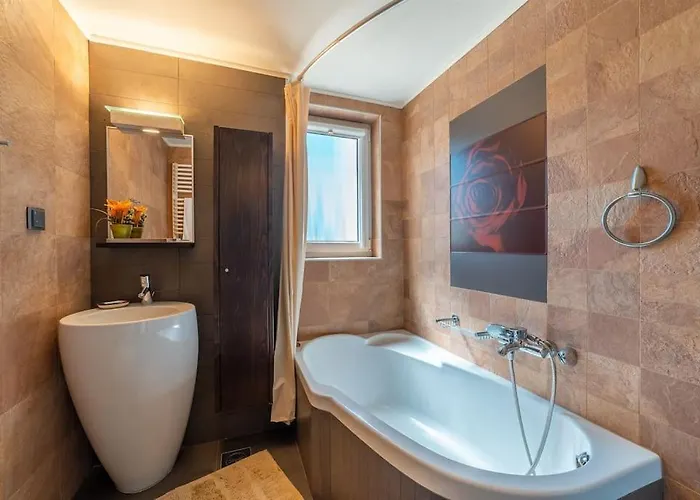 Manu, A Fair Living * Χερσόνησος