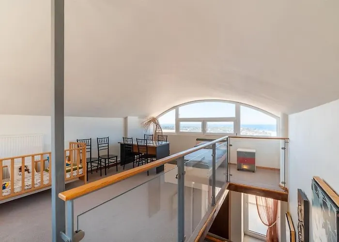 Βίλα Manu, A Fair Living *