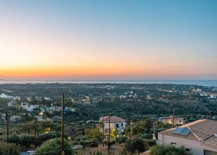 Villa Manu, A Fair Living Herszonisszosz