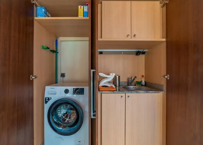 Manu, A Fair Living Χερσόνησος