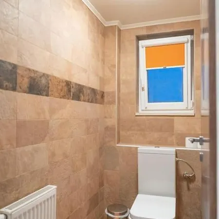 וילה Manu, A Fair Living